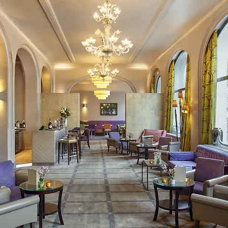 Отель - Gare De Lyon Bastille By Ihg